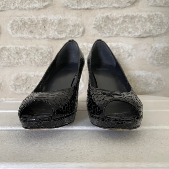 Stuart Weitzman black snake embossed pumps 9 - Picture 13 of 14